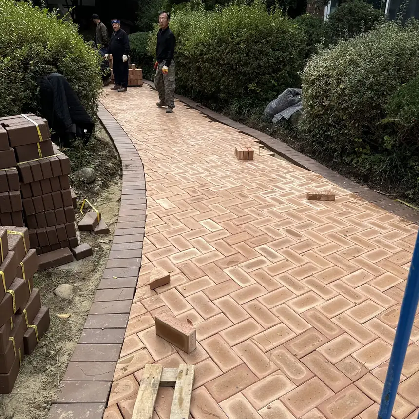 헤링본 패턴 보도블록 포장 – 보도블록시공 현장